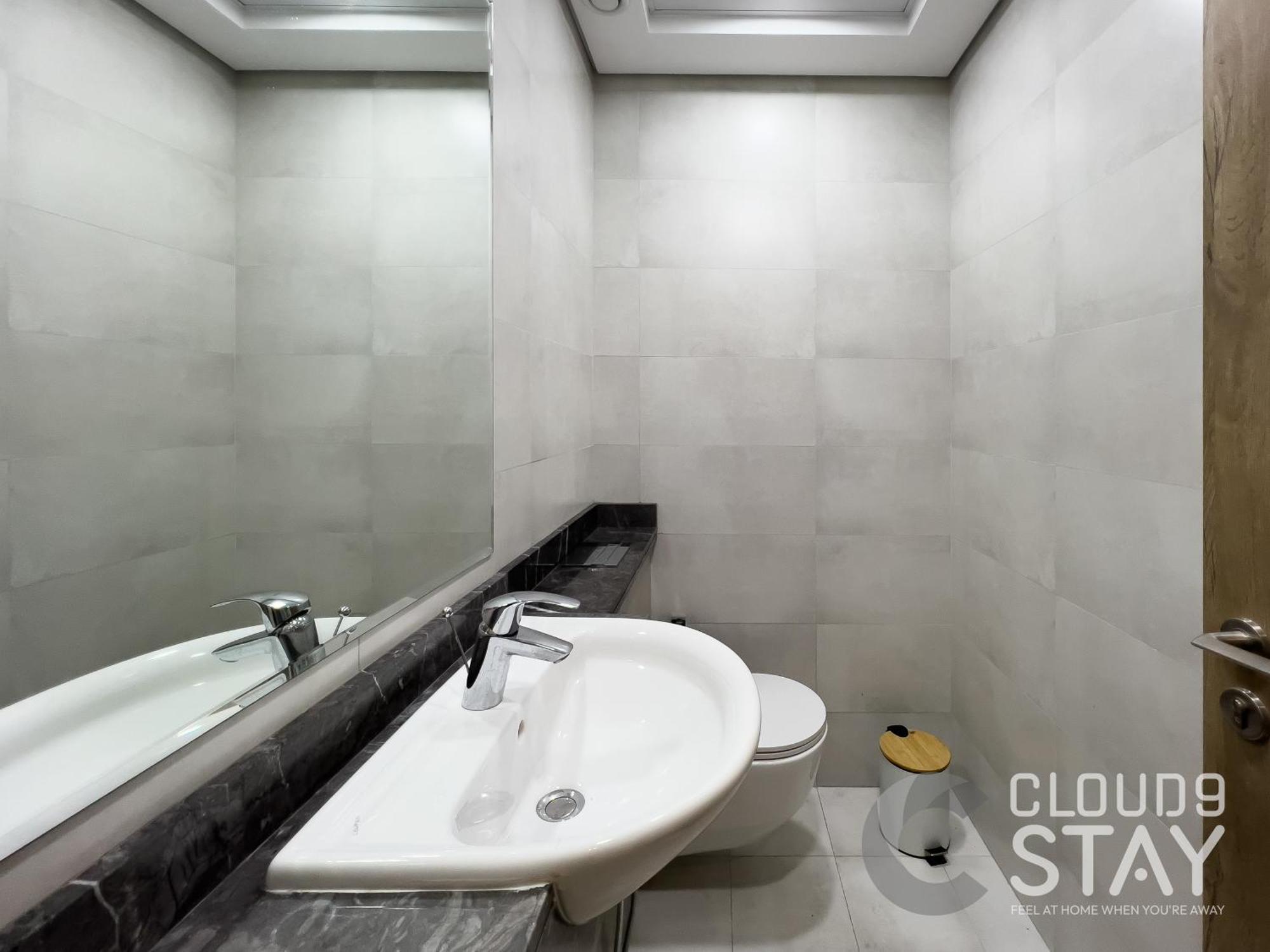 Cloud 9 - The Bay Tower * دبي